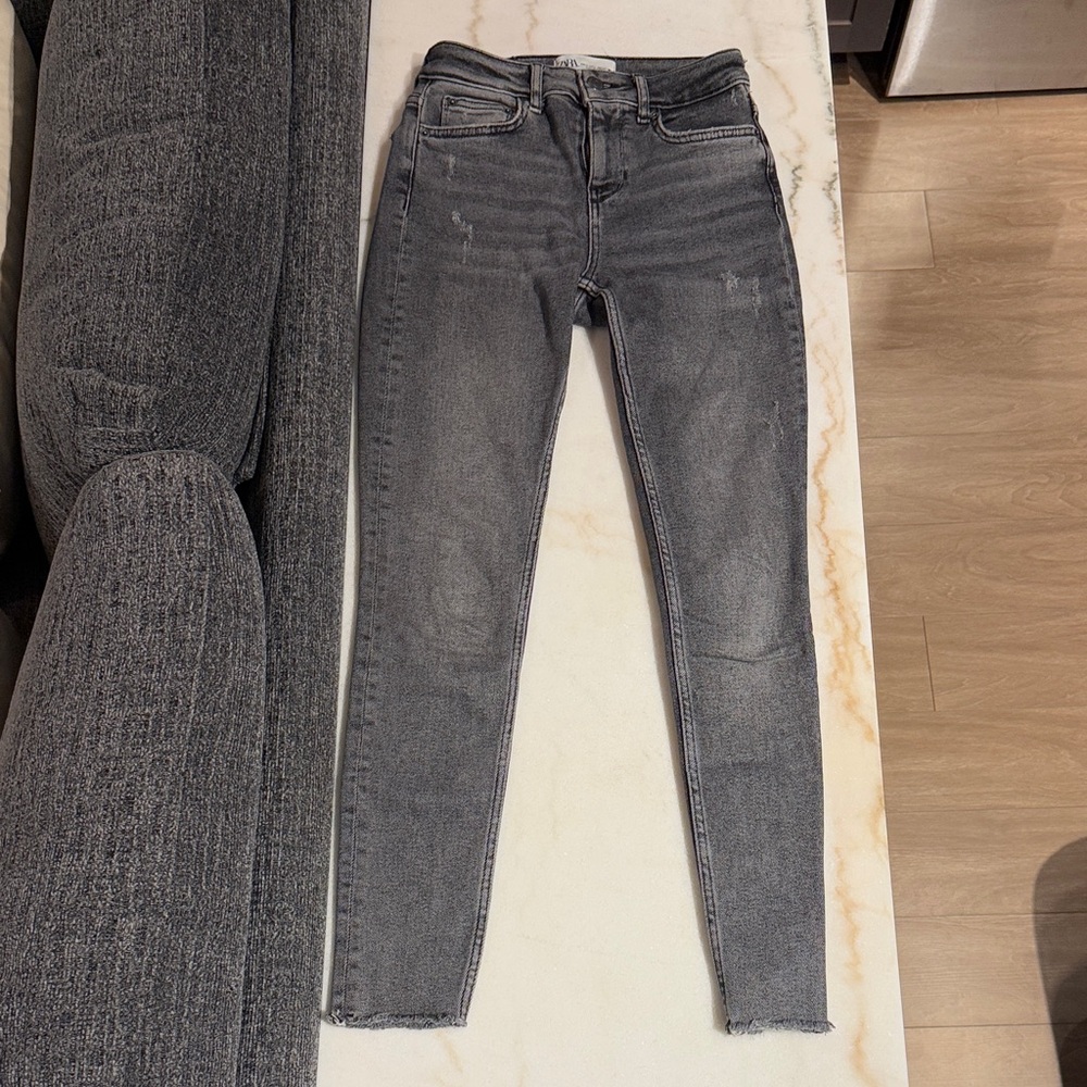 Zara black women’s skinny jeans